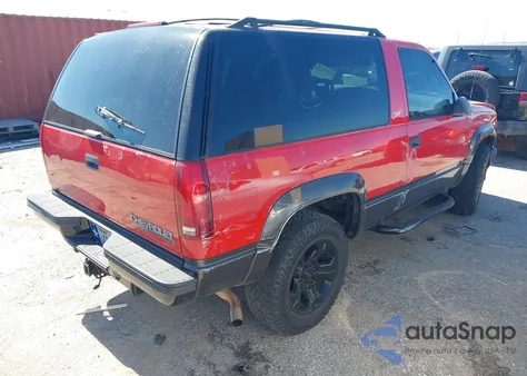 1995 Chevrolet Tahoe K1500 z USA, uszkodzony, nr VIN 1GNEK18K0SJ310259